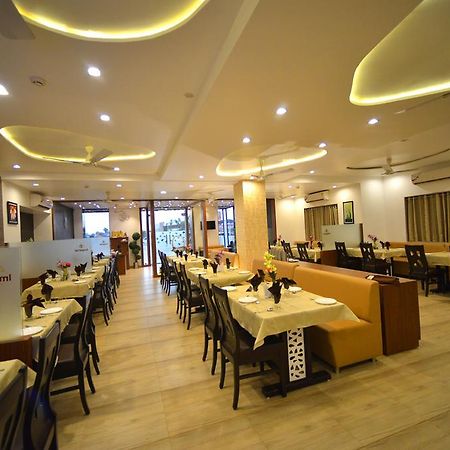 The Grand Imperial Hotel Morbi ภายนอก รูปภาพ