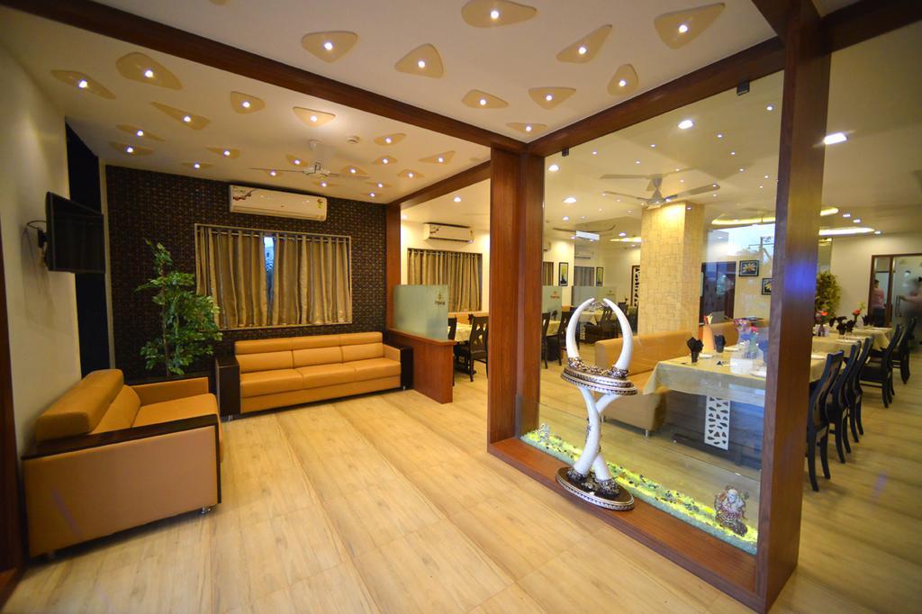 The Grand Imperial Hotel Morbi ภายนอก รูปภาพ