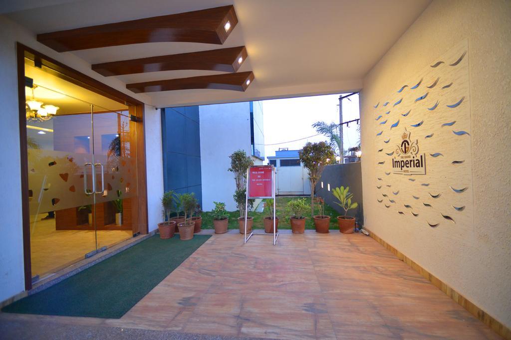 The Grand Imperial Hotel Morbi ภายนอก รูปภาพ