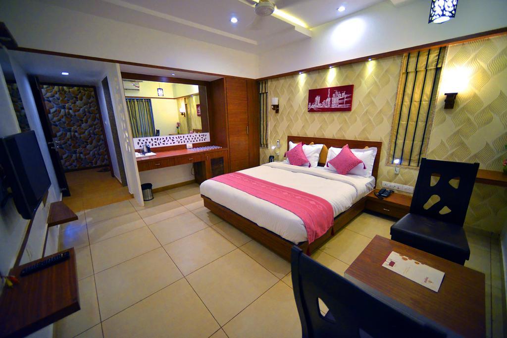 The Grand Imperial Hotel Morbi ภายนอก รูปภาพ