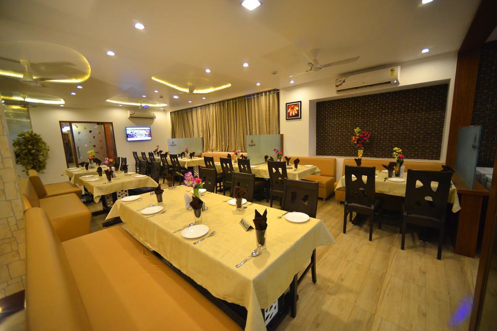 The Grand Imperial Hotel Morbi ภายนอก รูปภาพ